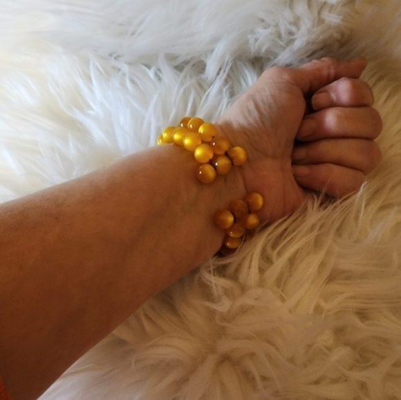 Vintage moonlight‎ Lucite wire strung bracelet - Picture 4 of 6